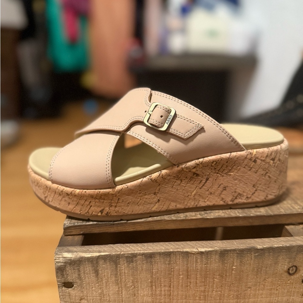 Women’s ABEO Solstice Cross Slide Cuban Sand size 7